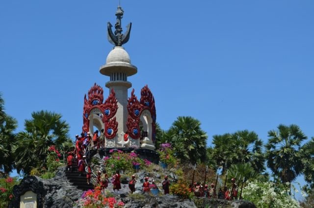 Monumen lintas laut cekik