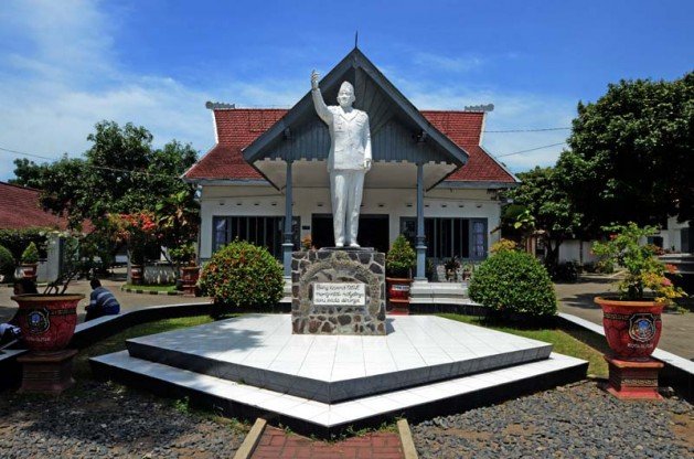 Istana Gebang sebagai rumah tinggal Bung Karno bersama kedua orangtua