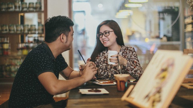 10 Ucapan Ngeles Cowokmu Saat Bosan dengan Obrolan Kalian, Pahami Biar Nggak Bete-Betean