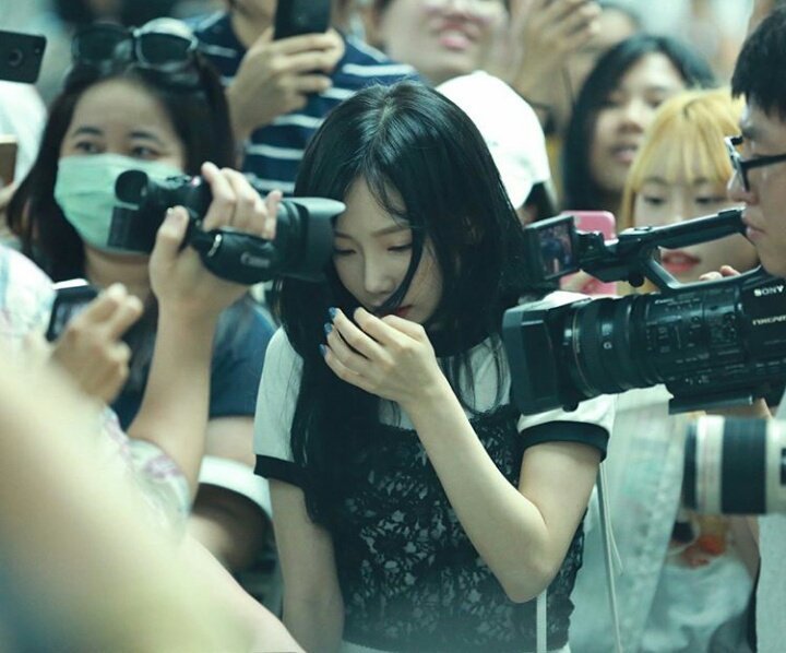 Diundang ke Countdown Asian Games di Indonesia, Taeyeon SNSD Geram dengan Ulah Fans di Bandara!