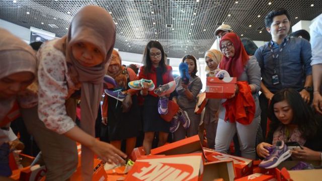 Antri Diskonan Sepatu Nike Ricuh, Ini Bukti Sindrom 'Gila Merek' Sudah Jangkiti Indonesia