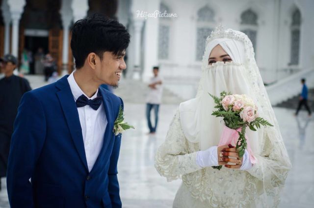 Galeri 15 Inspirasi Gaun Pengantin Bercadar. Tampil Menawan Meski Wajah Tidak Terpapar