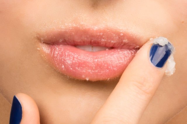 How to clean lip