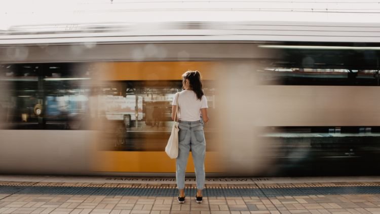 5 Alasan Anak Commuter Line itu Pendamping Hidup yang Tangguh dan Setia. Jangan Disia-siakan!