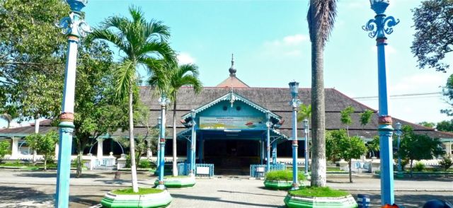 Halaman depan Masjid Agung Surakarta