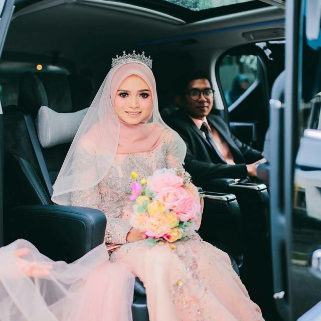 13 Inspirasi Gaun Pengantin Melayu Untukmu yang Berhijab. Sederhana, Sopan dan Tetap Menawan