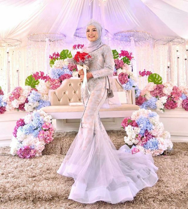 13 Inspirasi Gaun Pengantin Melayu Untukmu yang Berhijab. Sederhana, Sopan dan Tetap Menawan