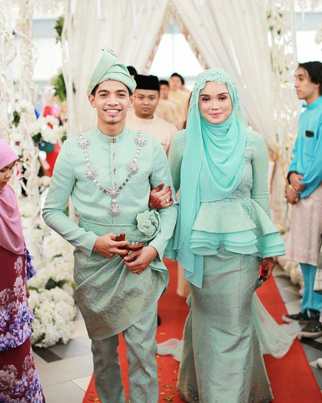 13 Inspirasi Gaun Pengantin Melayu Untukmu yang Berhijab. Sederhana, Sopan dan Tetap Menawan