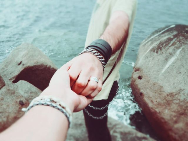 couple-holding-hands-love-people