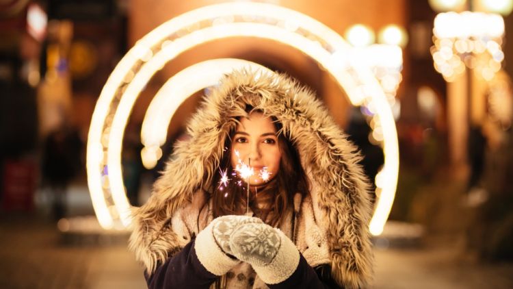 6 Alasan Cewek yang Sifatnya Dibilang Kekanak-kanakan pun Bisa Jadi Istri Idaman