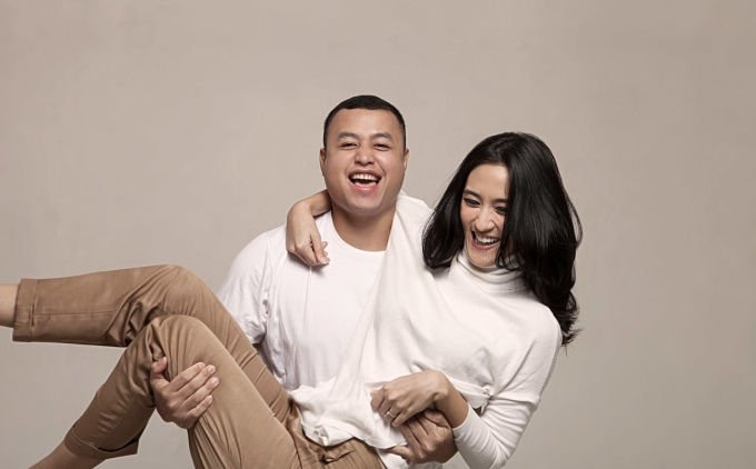 10 Inspirasi Prewedding Konsep Simpel Sambil Mengenakan Baju Kaos. Kalau Bisa Nyaman, Kenapa Harus yang Ribet?