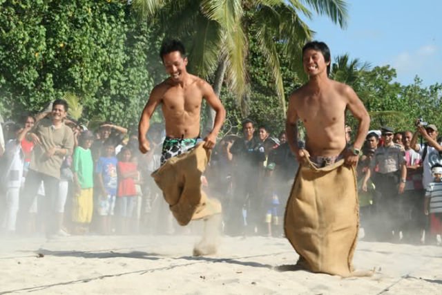 Bukan Cuma Rame-ramean Doang, Begini Asal-usul 5 Lomba Khas 17 Agustus yang Unik Abis