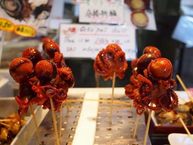 10 Benda Aneh Ini Hanya Ada di Jepang. Dari Bantal Kesepian Hingga Vending Machine Celana Dalam!