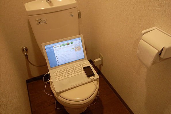 5 Fitur Unik dan Canggih Toilet di Jepang. Sayangnya, Indonesia Belum Punya :(