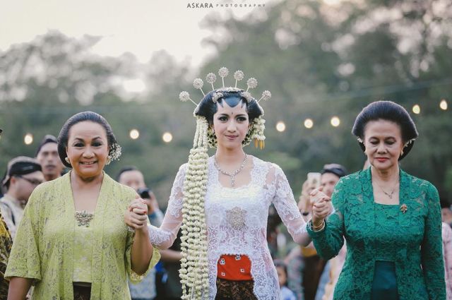 kebaya akad nikah