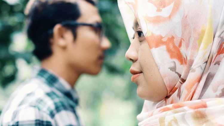 Jadilah Cewek Cerdas dengan Memahami 3 Perbedaan Gombal dan Romantis Berikut Ini!