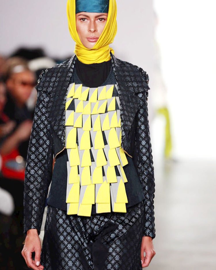 Dian Pelangi Pamerkan Koleksinya di New York Fashion Week. Baju Muslim Bisa Sekeren Ini, Hebat!