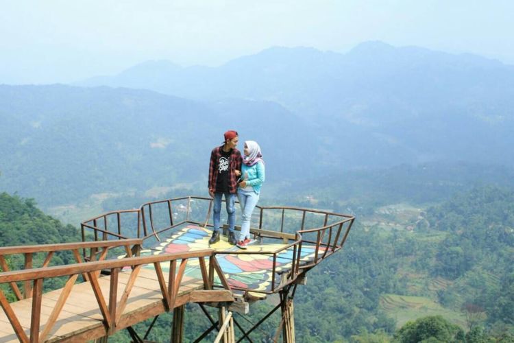 Rumah Pohon Pabangbon, Destinasi Wisata Kekinian di Bogor yang Pesonanya Juara!