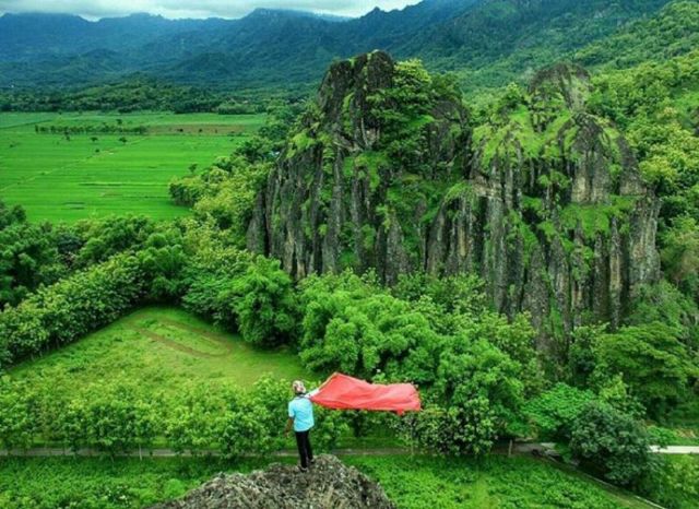 Gunung Sepikul dari puncak utara