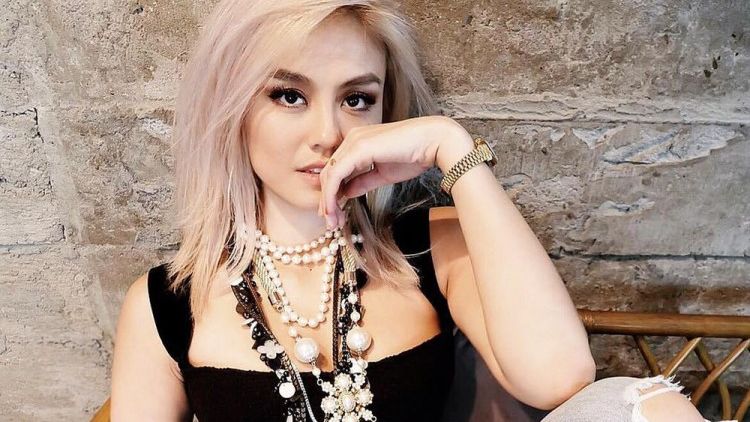 Belajar Jadi Cewek Tangguh dari Agnez Mo. Dulu Diremehkan, Sekarang Namanya Mendunia