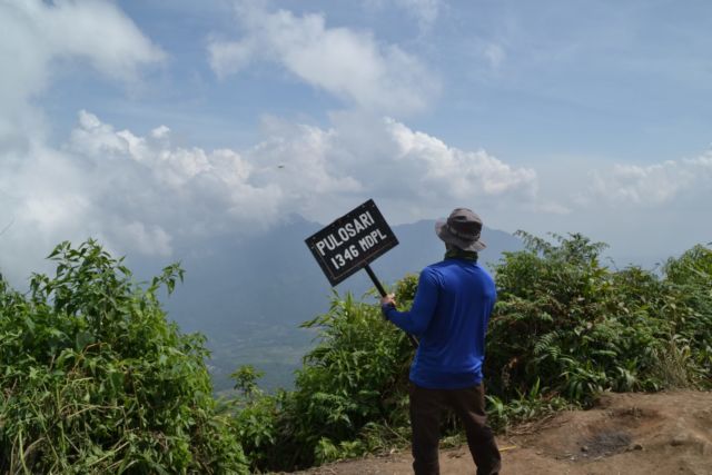 Puncak Gunung Pulo Sari