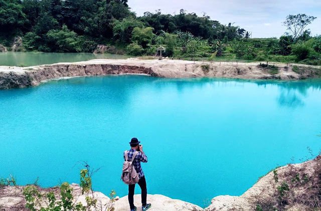 Telaga Biru Cigaru, Danau Berwarna Biru yang Sejuk Dipandang. Destinasi yang Nge-Hits di Tangerang!