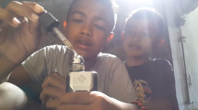 Muncul Video Review Vape dari 2 Bocah di Bawah Umur. Asli Miris Kalau Lihat Tingkah Anak Sekarang