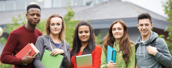 Anak SMA Wajib Baca! 8 Hal Ini Pasti Kamu Rasakan Ketika Sebentar Lagi Akan Lulus SMA