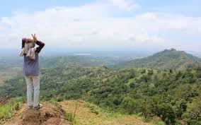 Suasana dari atas Bukit Batu Lawang