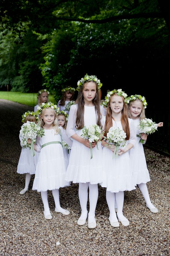 14 Inspirasi Gaun Flower Girl untuk Hari Pernikahanmu Nanti. Lihatnya Bikin Gemas!