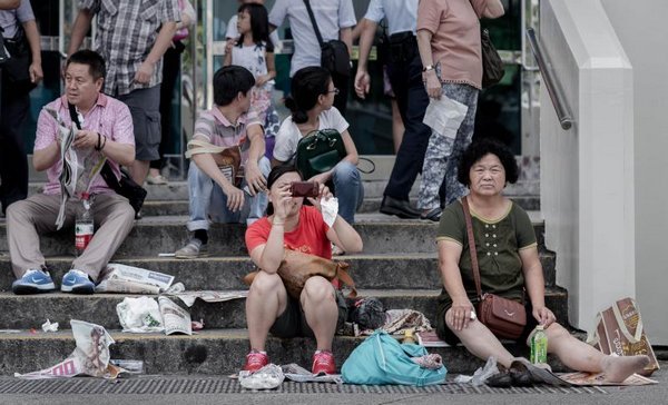 7 Kelakuan Buruk Turis China dan Indonesia yang Nggak Jauh Beda. Jangan Kamu Tiru Ya!