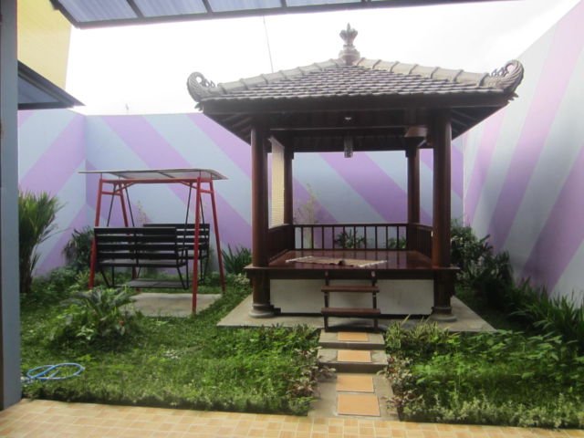 taman dengan gazebo