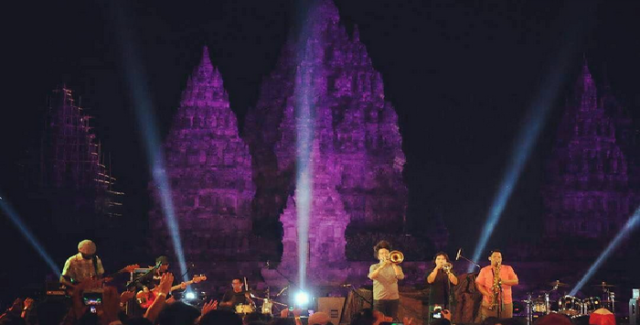 Gelaran Konser Rock di Candi Prambanan Tuai Kecaman Ahli Arkeologi. Situs Budaya Kok Buat Konser?