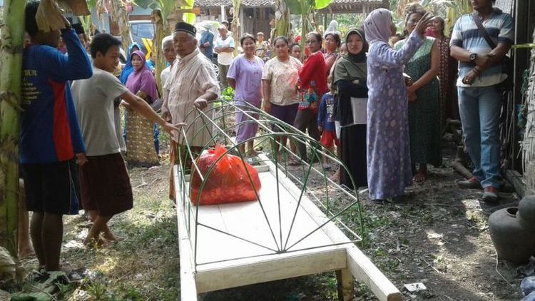 3 Bulan Meninggal, Jasad Nenek Ditemukan Tinggal Tulang. Kok Bisa Nggak Ada yang Peduli Selama Itu?