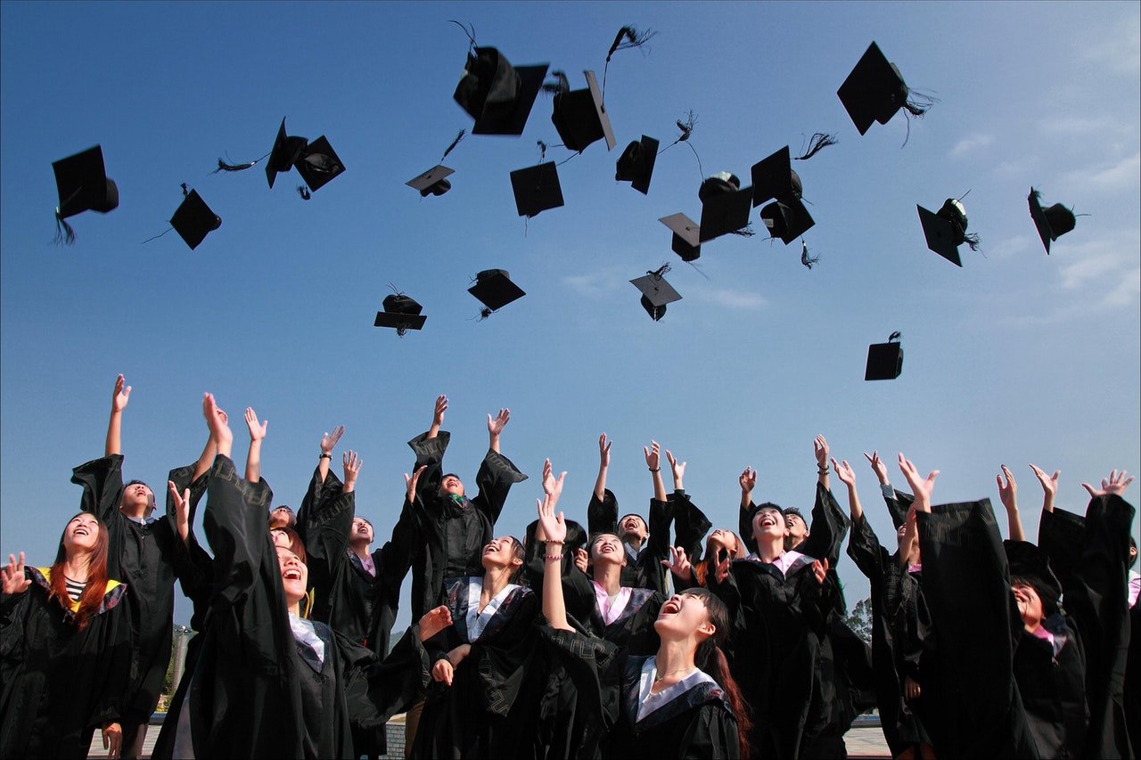 Jangan Larut dalam Euforia Wisuda, Sebab Nikmatnya Hanya Sebentar Saja