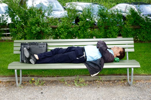 Pendengkur yang Tertidur di Tempat yang Tak Semestinya