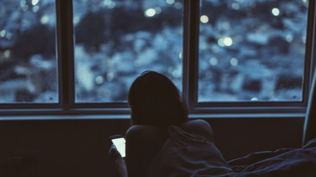 Saat Tak Bisa Bertatap Muka, 6 Hal Ini Bisa Membantu Menguatkan Kalian yang Lagi LDR-an