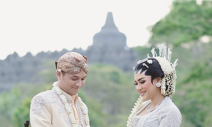 13 Foto Inspirasi dari Pernikahan Vicky Shu dengan Latar Belakang Candi Borobudur. Elegan, Unik dan Memesona