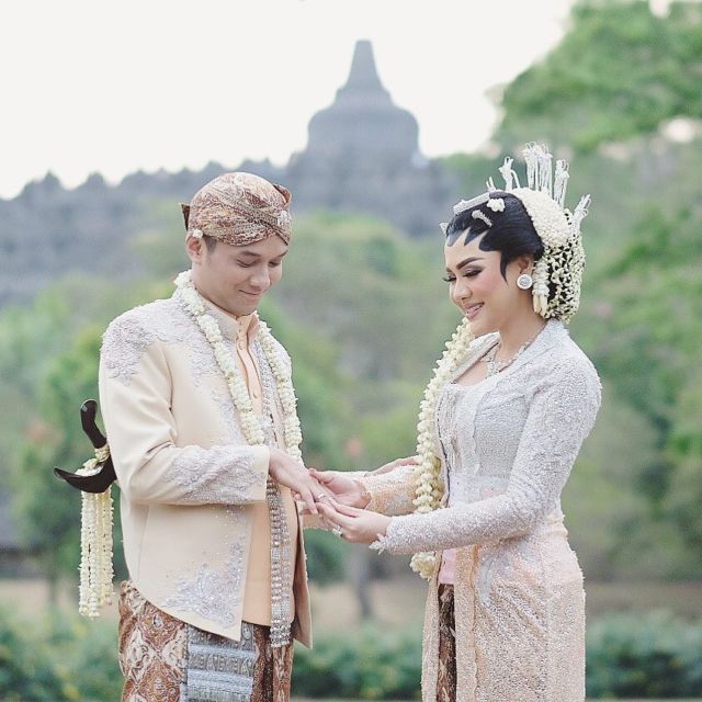 13 Foto Inspirasi dari Pernikahan Vicky Shu dengan Latar Belakang Candi Borobudur. Elegan, Unik dan Memesona