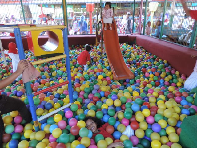 Kolam Bola