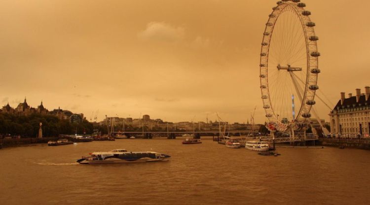 Bikin Panik, Langit Kota London Tiba-tiba Berubah Jadi Oranye