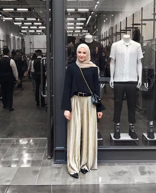 10 Padu-padan Celana Longgar Buat yang Berhijab. Sisihkan Dulu Baju Ketat-ketat