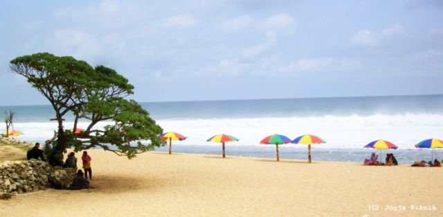 Nikmati pantai pasir putih nan bersih