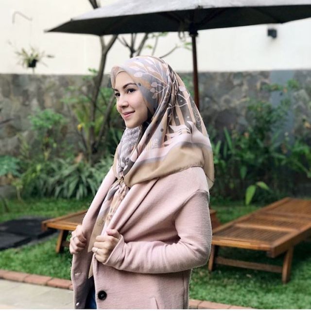 13 Ragam Tampilan Hijab Voal yang Lembut dan Anti Gerah. Simpel Tapi Cantik!