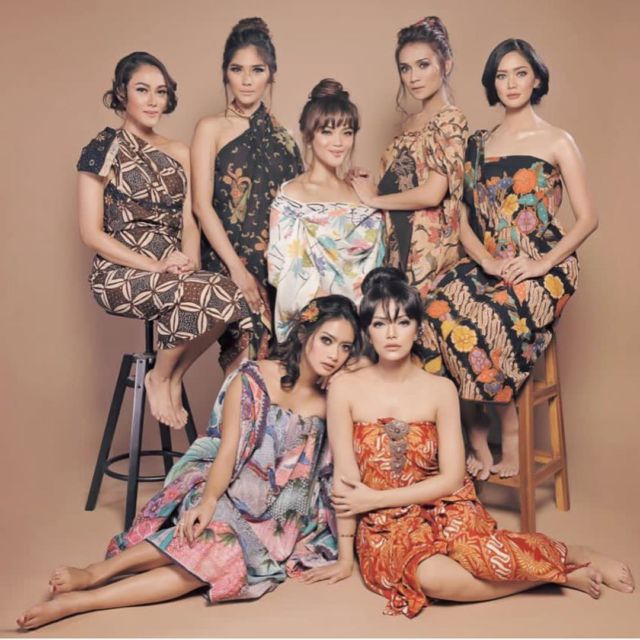 11 Artis yang Ikut Merayakan Hari Batik Nasional, Siapa yang Paling Keren?