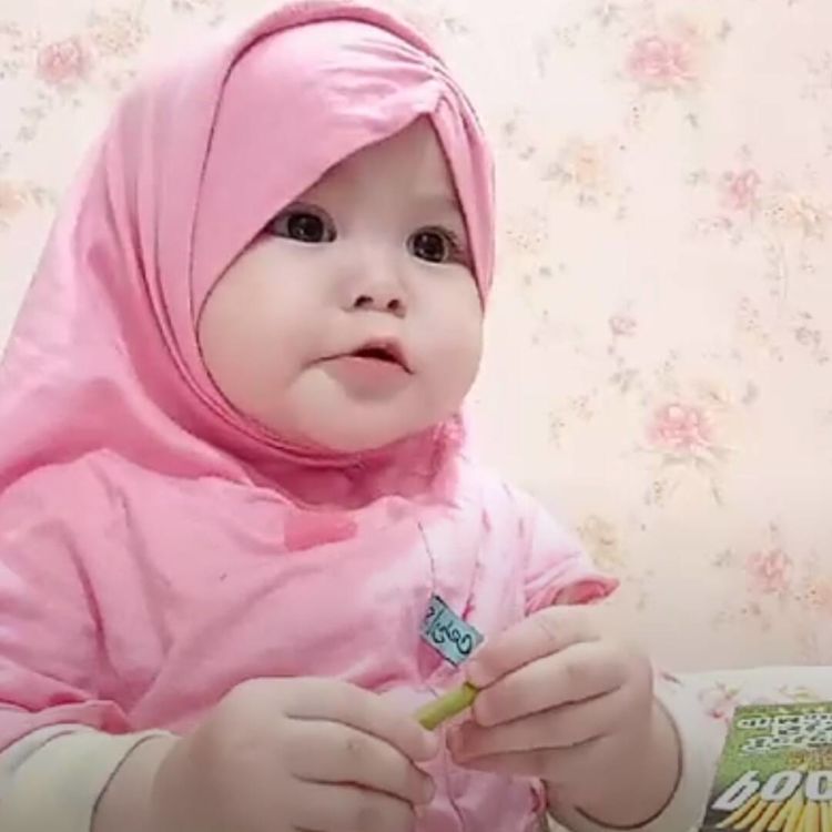 Yuk, Intip 11 Gaya Baby Naura, Selebgram Balita yang Tengah Jadi Idola!