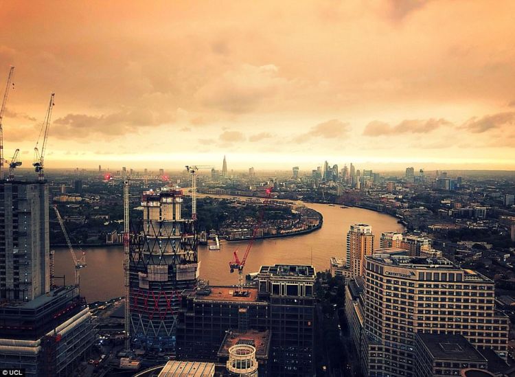 Bikin Panik, Langit Kota London Tiba-tiba Berubah Jadi Oranye