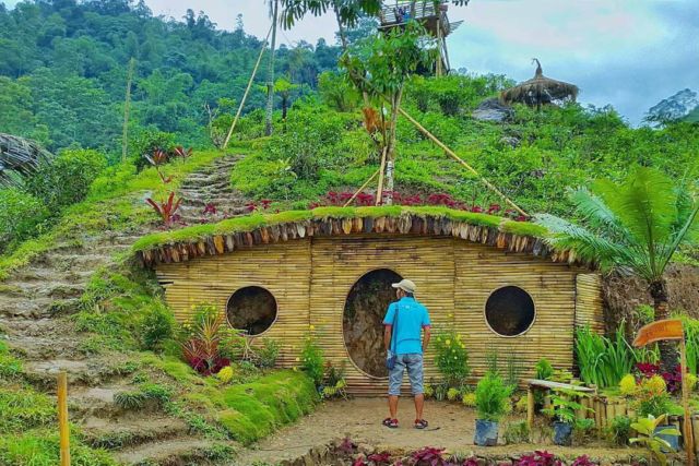 Rumah Hobbit di Lembah Semilir