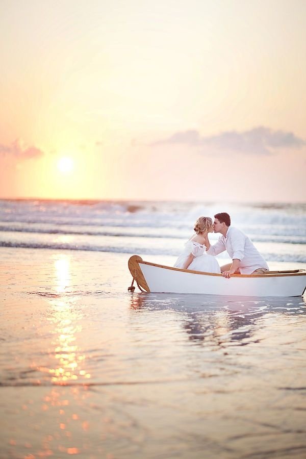 10 Ide Pre-Wedding Cantik di Atas Perahu. Ayo Arungi Bahtera Bersamamu, Mz!