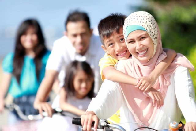 Pakistani women pedal for equality